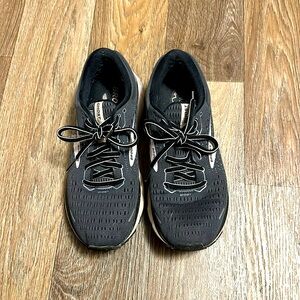 Brooks ghost size 8.5 womens